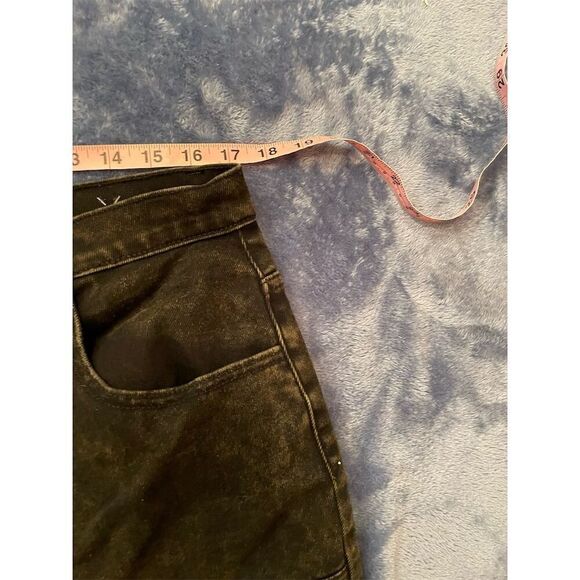 *3/$15 Fashion Nova women’s  Distressed Cargo Denim Shorts Black Size 20 - Picture 2 of 11